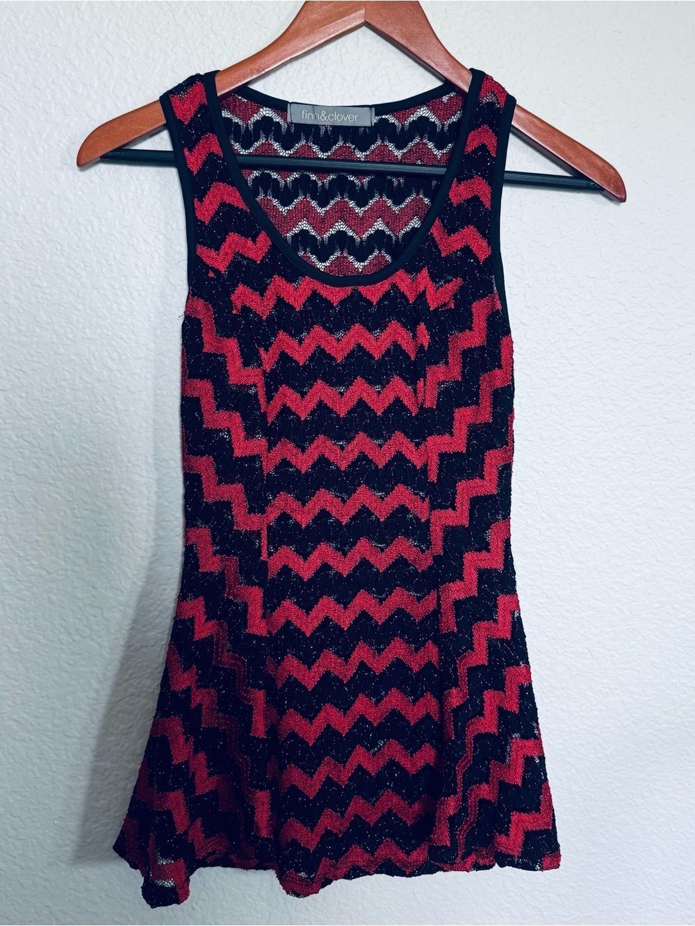 Finnโ& Clover Red Black Fitted Dressy Sleeveless Top
